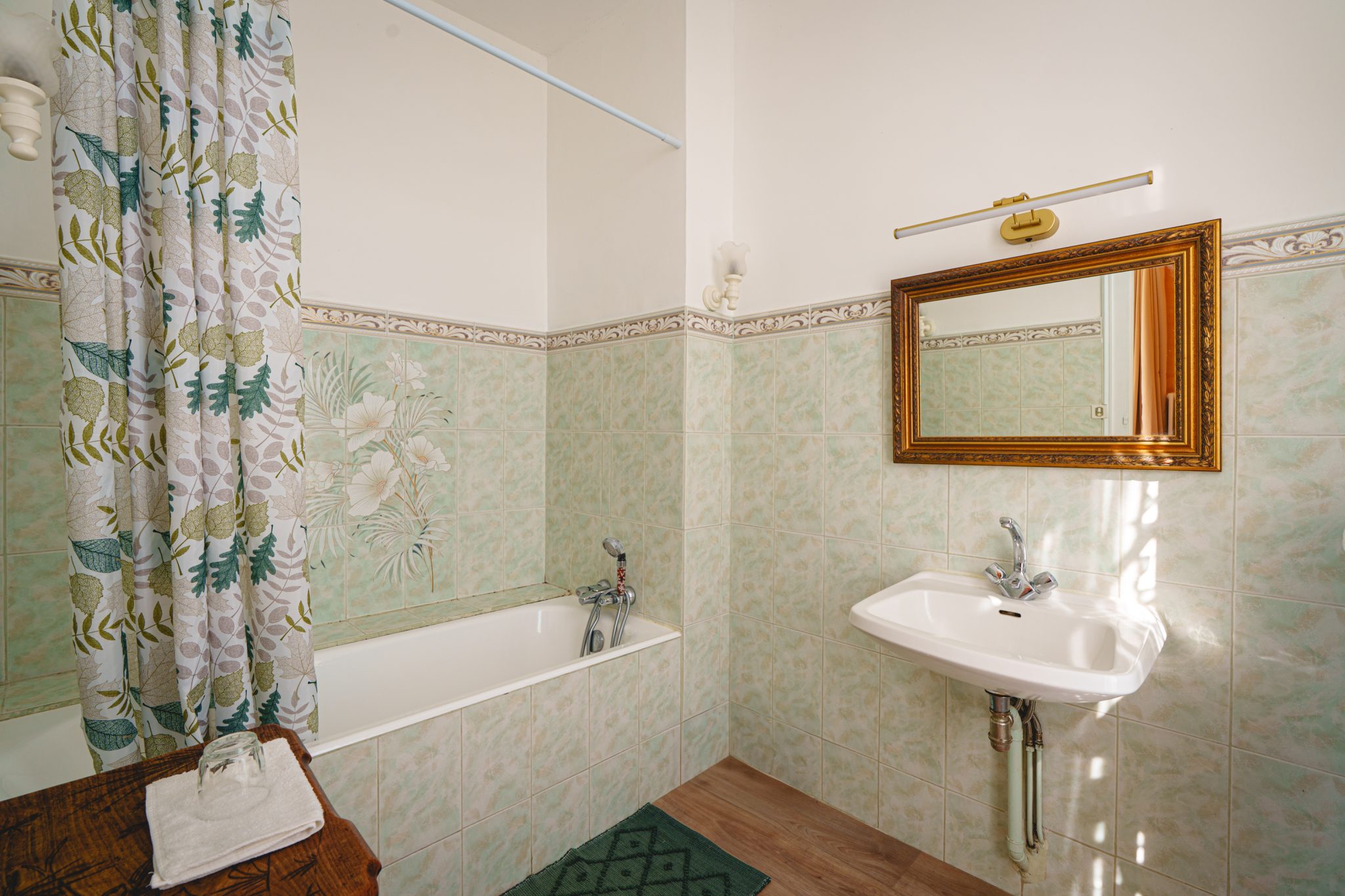 Grands Gite de groupe à Saumur et Angers : salle de bain avec baignoire