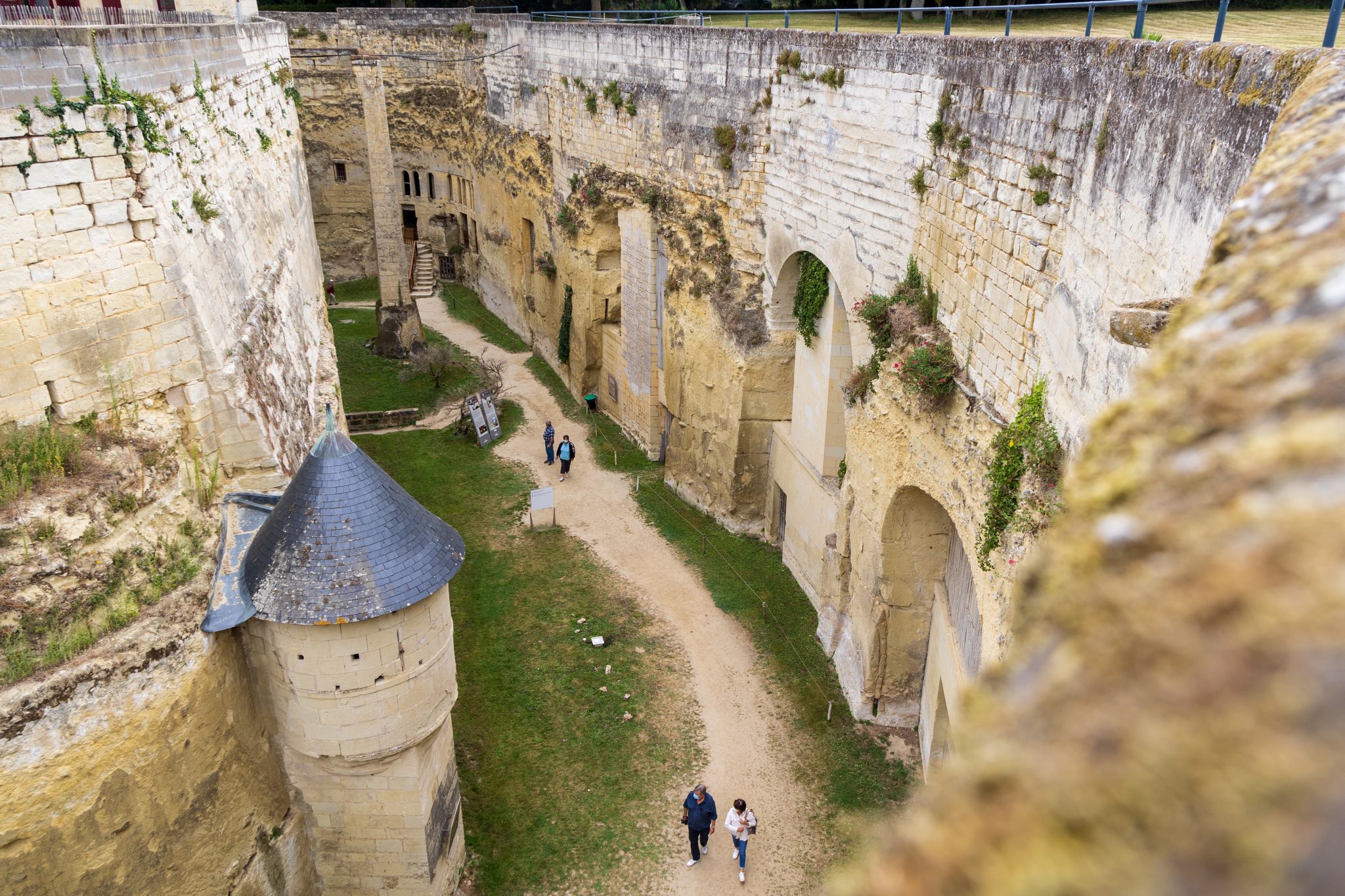 Location Château Sainte Radegonde : visite du chateau de Brezé
