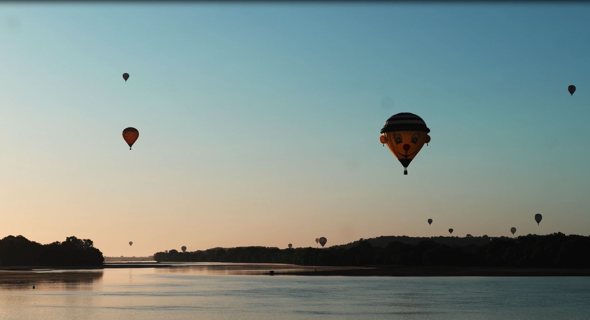 Grands Gite de groupe à Saumur et Angers : voir la loire en montgolfière