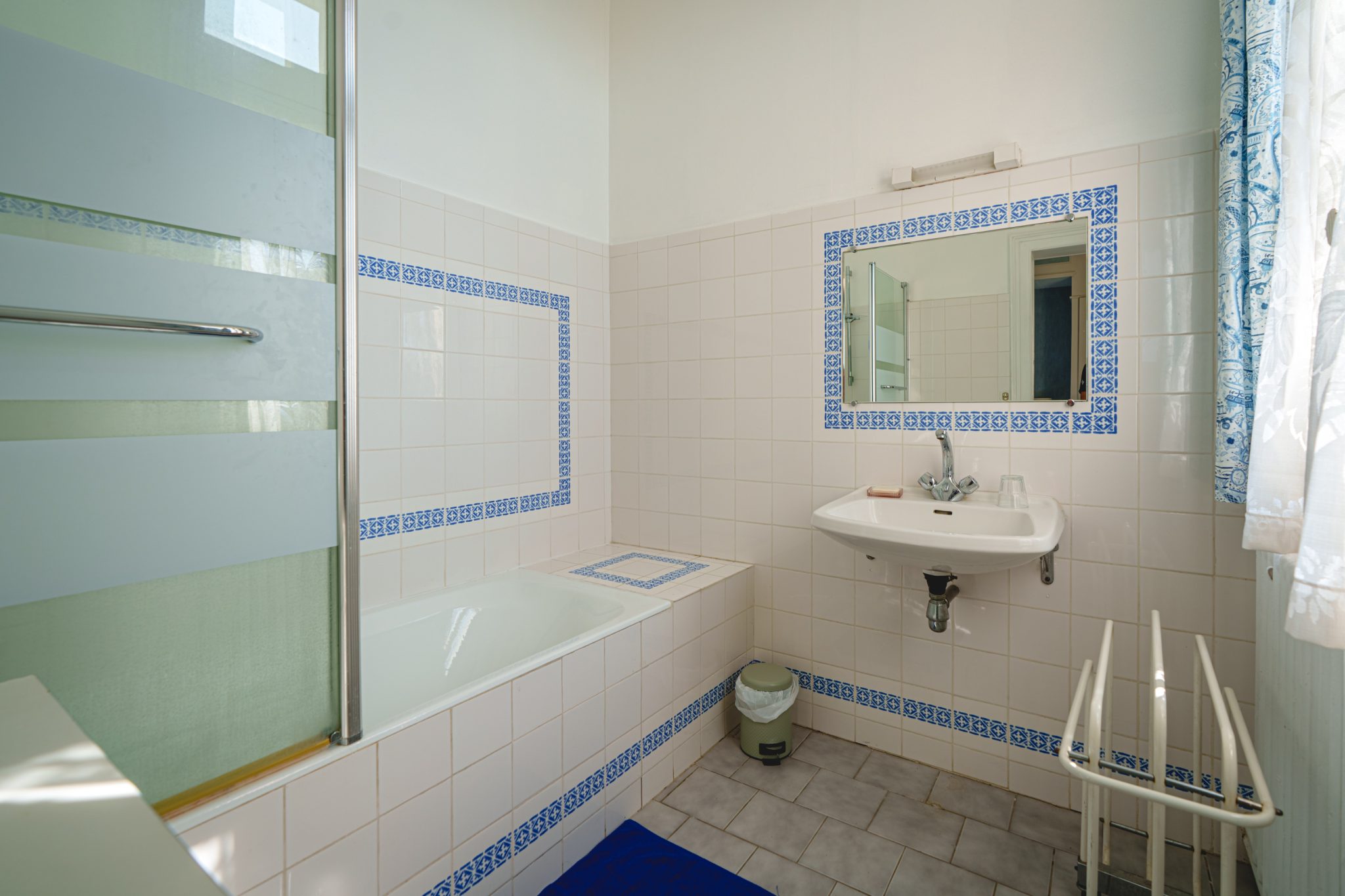 Grands Gite de groupe à Saumur et Angers : salle de bain avec baignoire