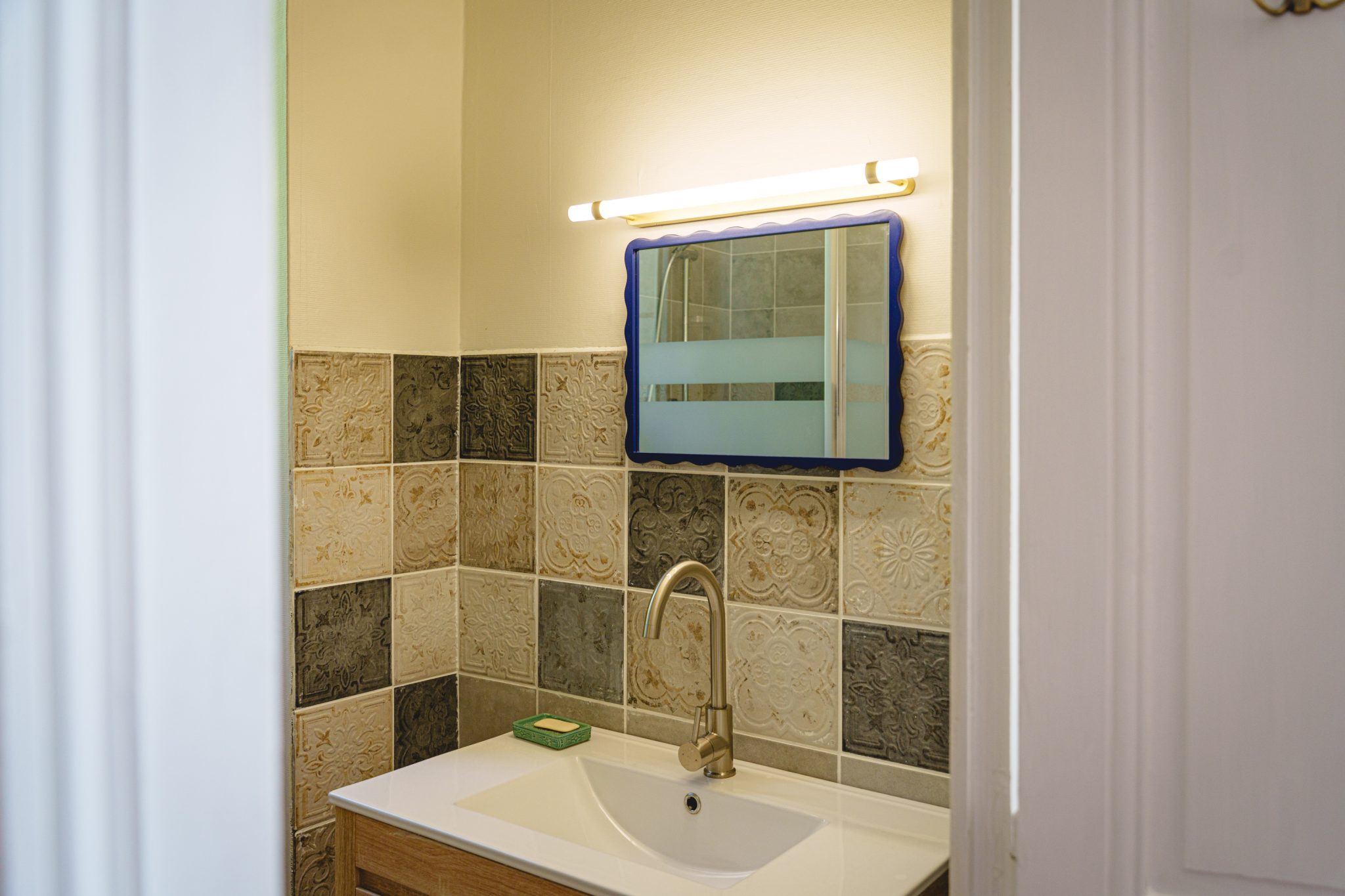 Grands Gite de groupe à Saumur et Angers : salle de bain avec douche